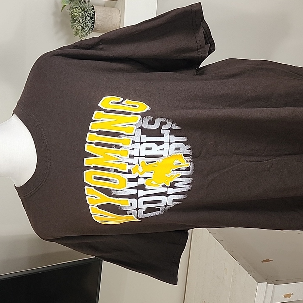 Gildan Heavy Cotton Wyoming Cowgirls Short Sleeve Tee Unisex - Picture 3 of 5